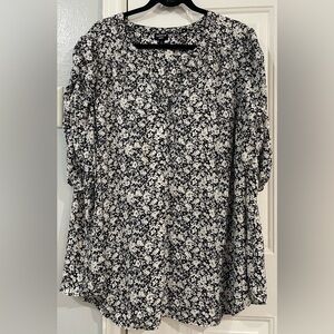 Gorgeous Torrid Women’s Plus Size Floral Blouse sz 4X